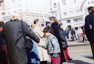 �N���A�`�A�̎�s�U�O���u�̒����L��ɂĎB�e