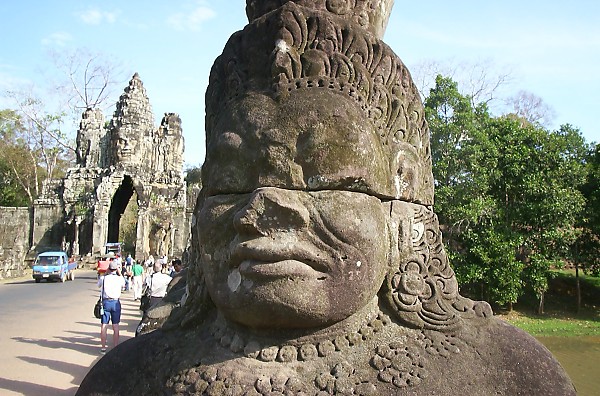 �A���R�[���g���̔Ԑl